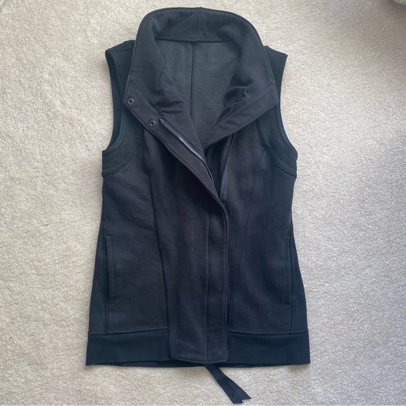 SALE💋 Lululemon Versa Vest - Picture 3 of 6